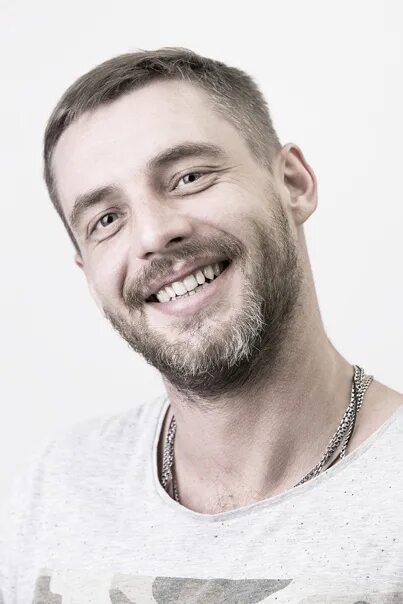 Звездные роли и пять браков в судьбе харизматичного красавца. Антон Батырев ВКУС