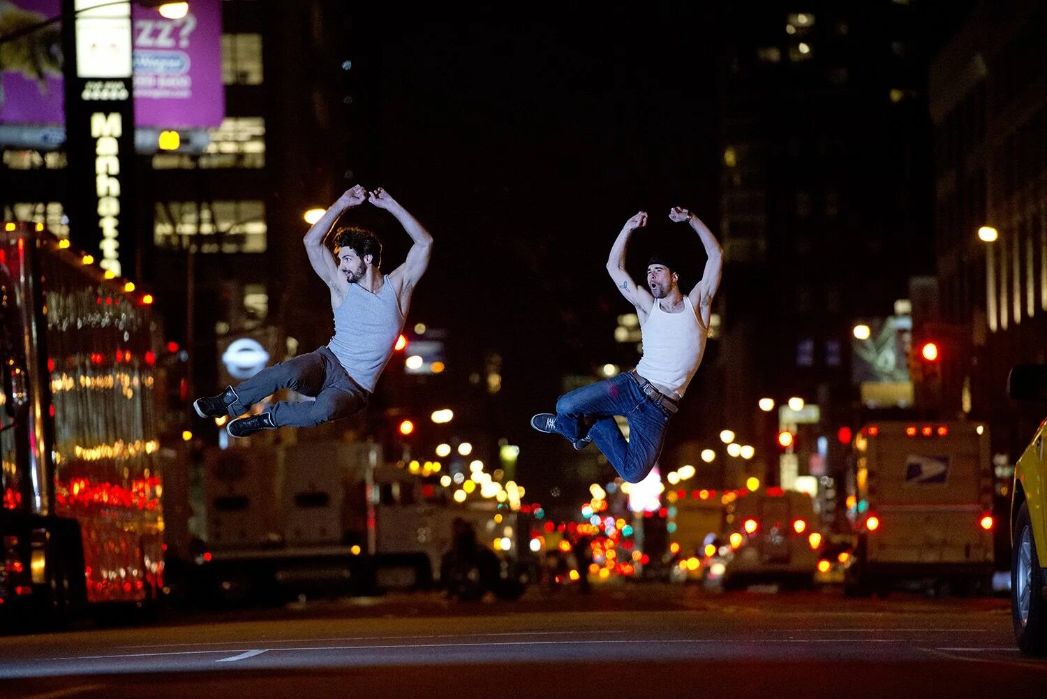 New matter. Ночные танцы на улице. Уличные танцы ночью. Танцы в Нью-Йорке.