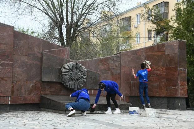 Забота о памятниках. Волонтеры охрана памятников. Волонтеры восстанавливают памятники. Забота о памятниках истории и культуры. Памятник волонтерам