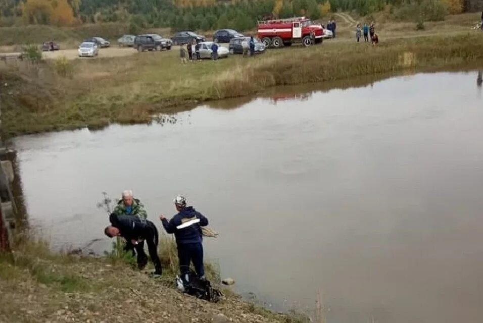 Мы перебрались через реку по зыбкому. Нижняя тура речка. Утопили Урал.