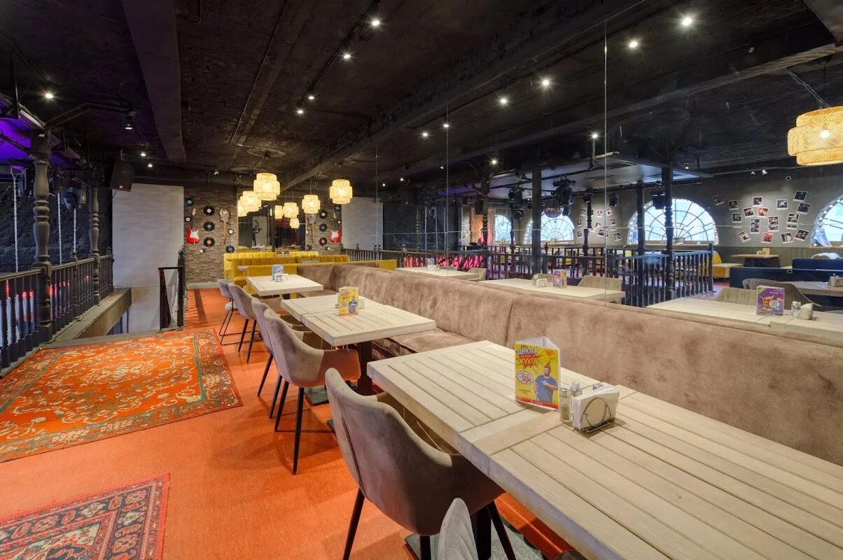 Руки вверх бар на тверской, 22. Вверх ресторан. Кафе жукова руки вверх. Вверх ресторан. Вверх ресторан.