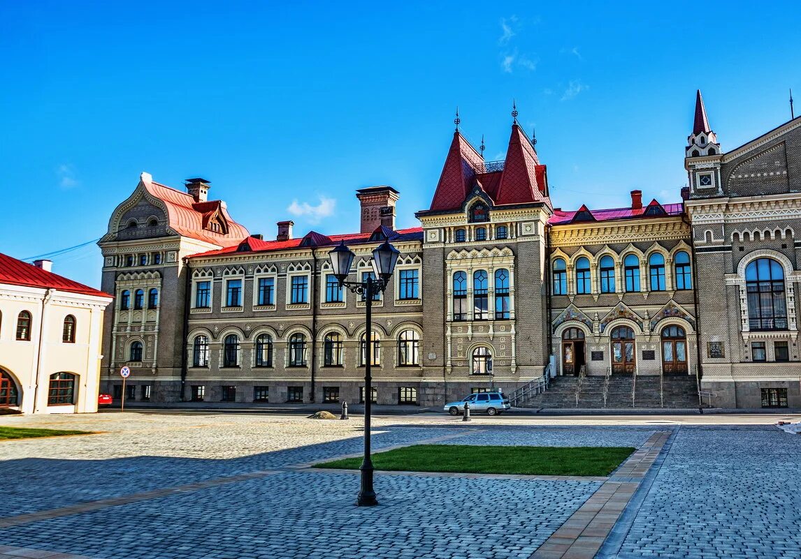 Площадь рыбинского. Красная площадь Рыбинск. Город Рыбинск красная площадь. Рыбинск площадь. Рыбинский музей-заповедник Рыбинск.