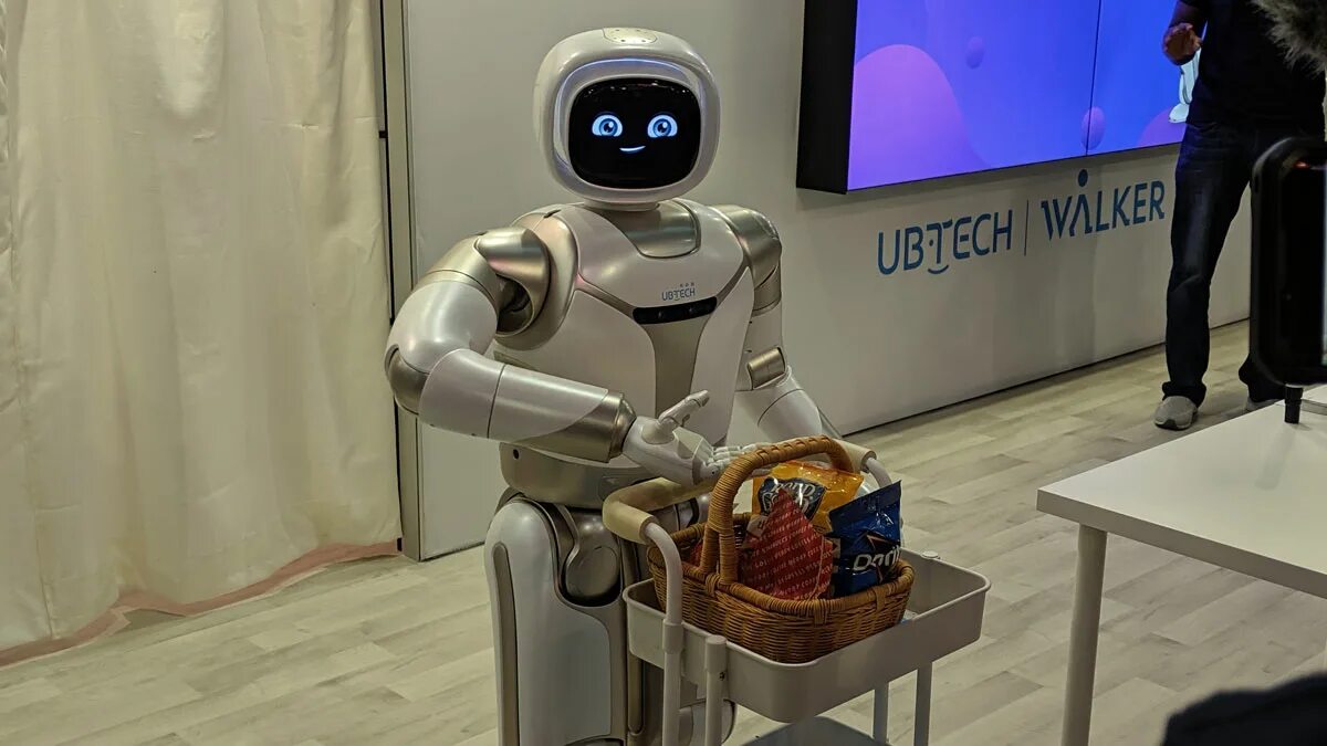 Тумка робот. Ubtech robotics walker. walker робот дворецкий. робот ubtech walker x. робот менеджер.