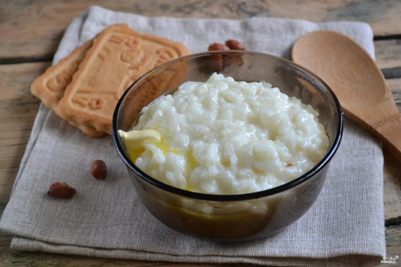 Рис с маслом рецепт. Рисовая каша. Каша рисовая молочная. Рисовая каша на молокк. Молочная рисовая каша в мультиварке.