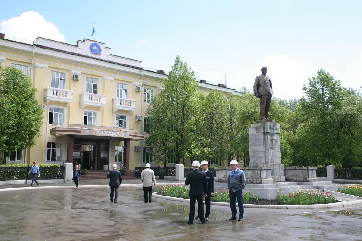 Работа в каменск уральске. ОАО Каменск-Уральский металлургический завод. Завод Кумз Каменск-Уральский. Каменск-Уральский чугунолитейный завод. Кумз Каменск-Уральский проходная.