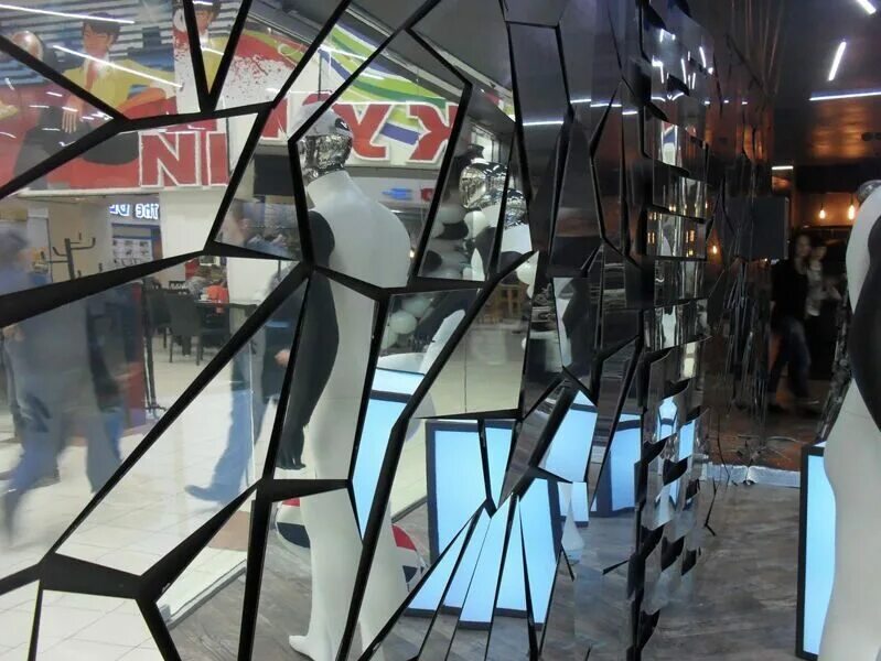 Изделия из стекла и зеркал. Фабрика зеркал нагорная 17. Примерочные в магазинах одежды. Прилавок зеркальный. Зеркала для бутиков одежды.