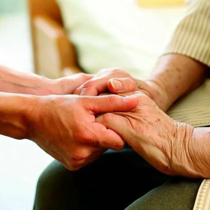 рука помощи пожилому. с днем социального работника открытки. с днём социального работника поздравления. социальная поддержка забота. социальная поддержка забота.