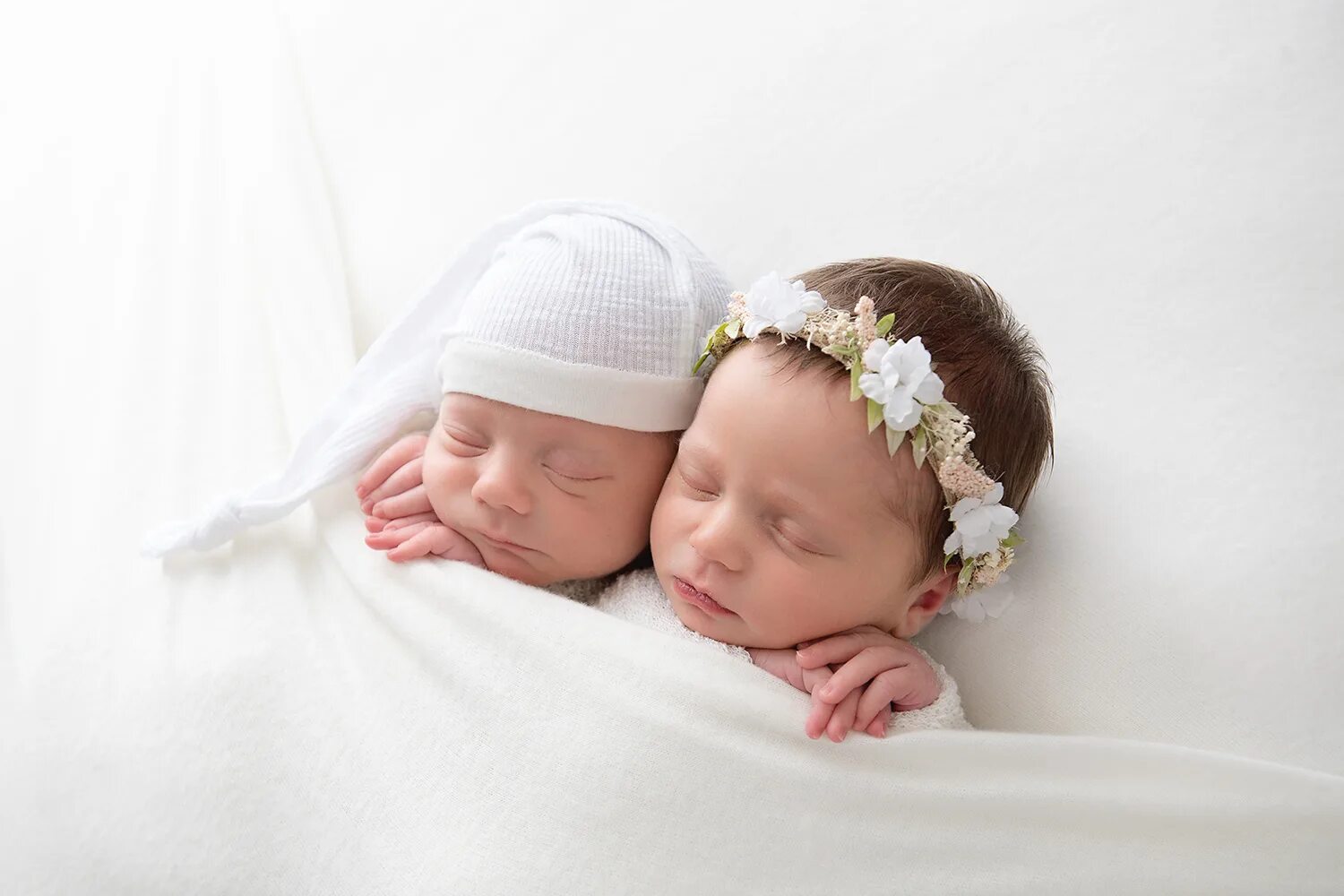 Our twins. Близнецы дети. Our twins. Фотография семейная близнецов плачущих. Близнецы мальчики.