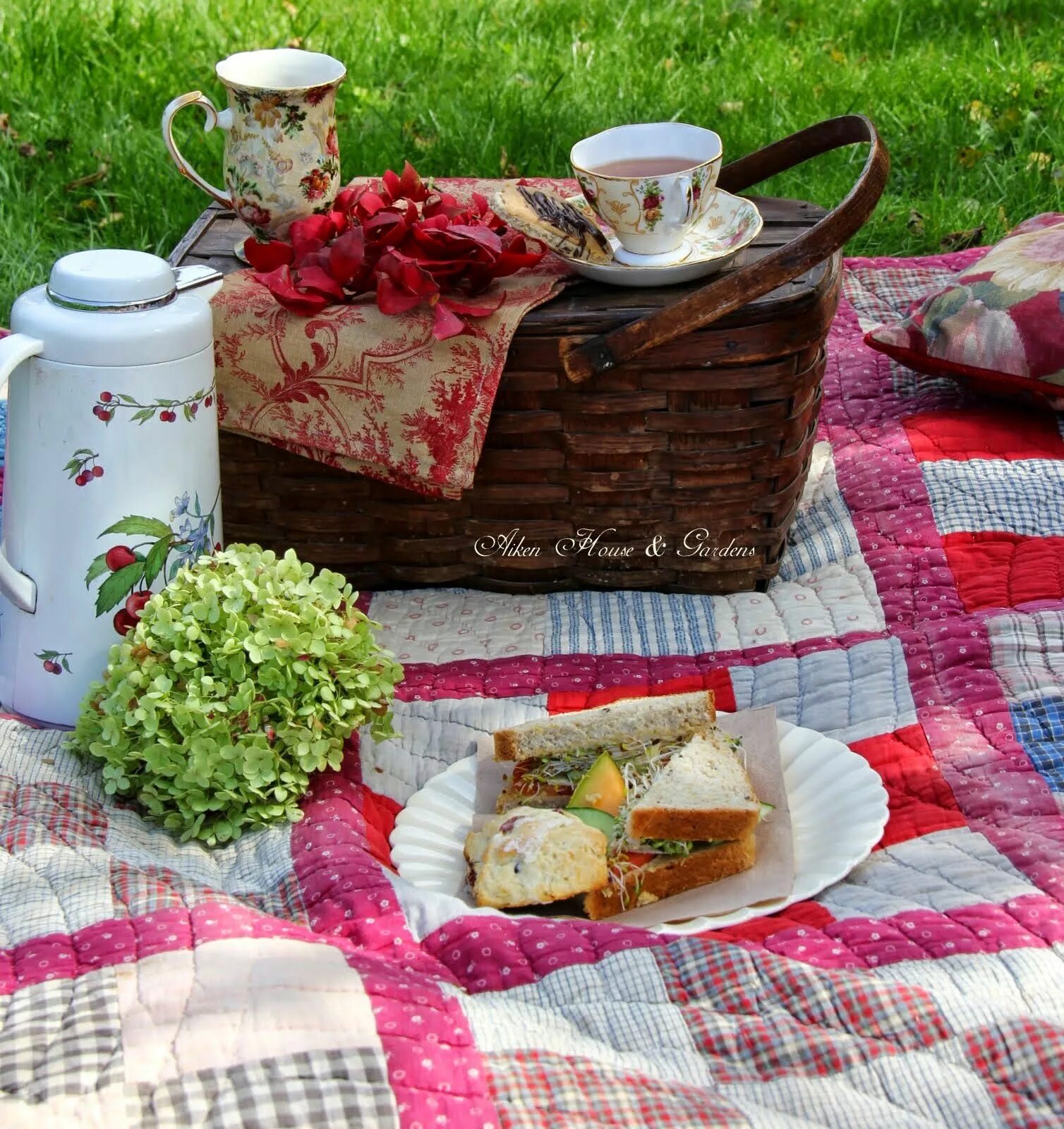 Picnic time. Picnic time. Picnic time. Фотосессия на пикнике с корзинкой. Picnic time.