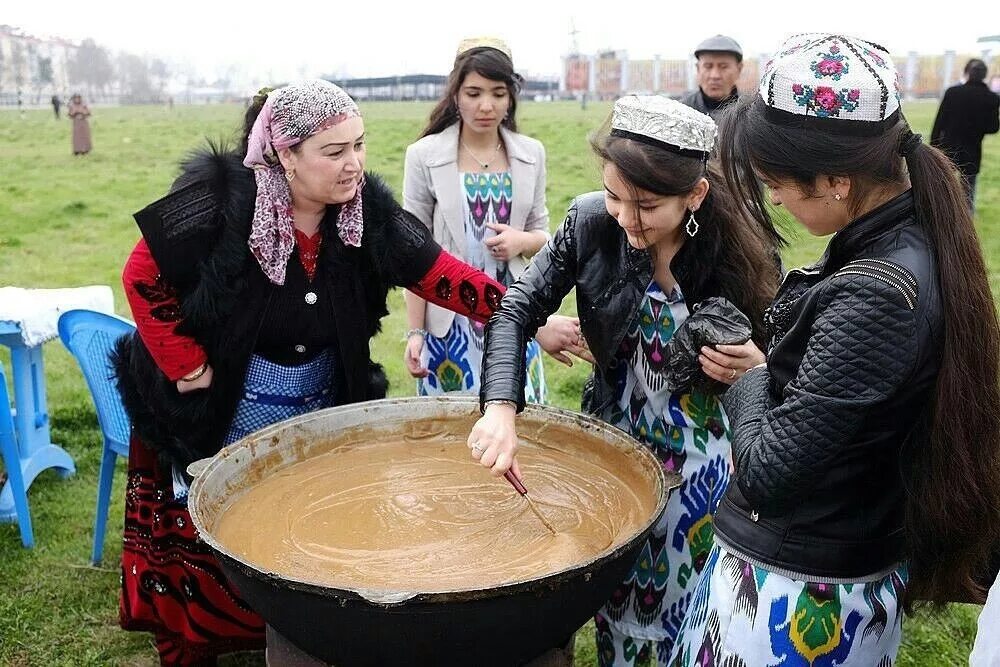 Таджики в казани. Навруз сумаляк. Навруз в Узбекистане сумаляк. Сумалак сайли. Праздник Навруз Суманак.