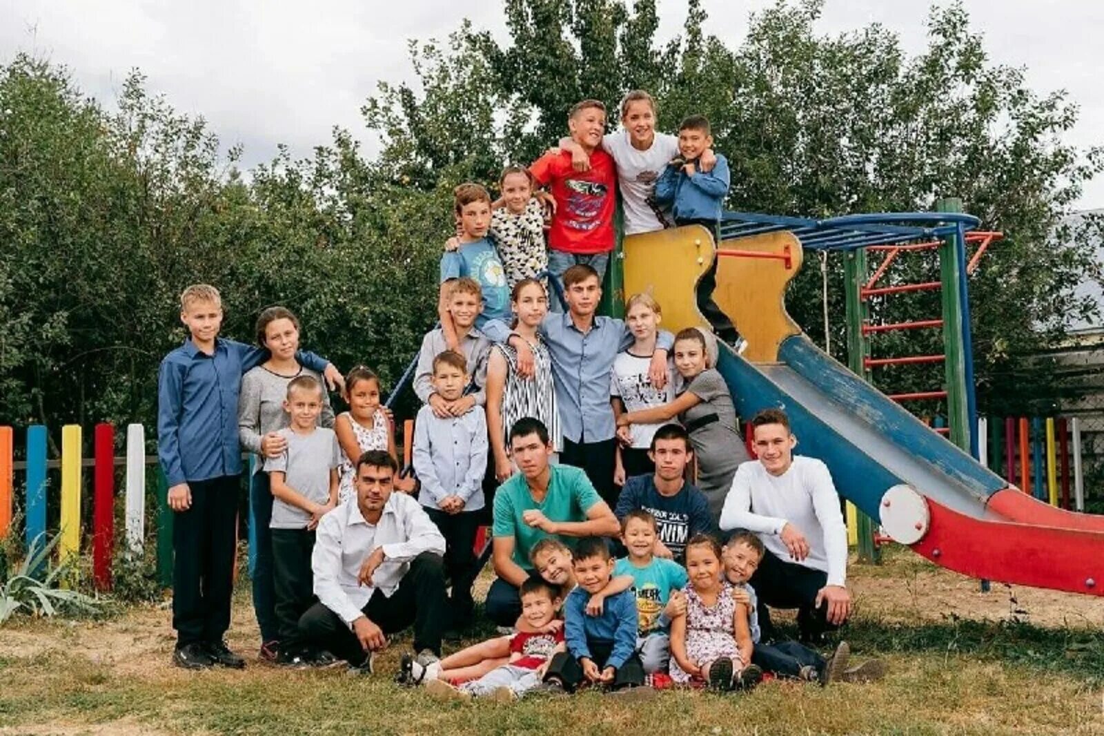 Многодетные семьи Подмосковья. Многодетная Башкирская семья. Фото многодетной семьи с детьми. Самая большая семья в России.