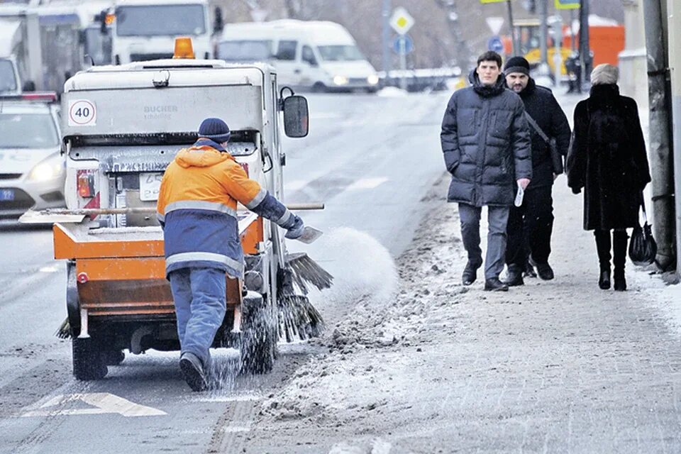 Зима реагенты. Реагенты на дорогах. Уборка льда. Реагент от льда. Техническая соль на тротуарах.