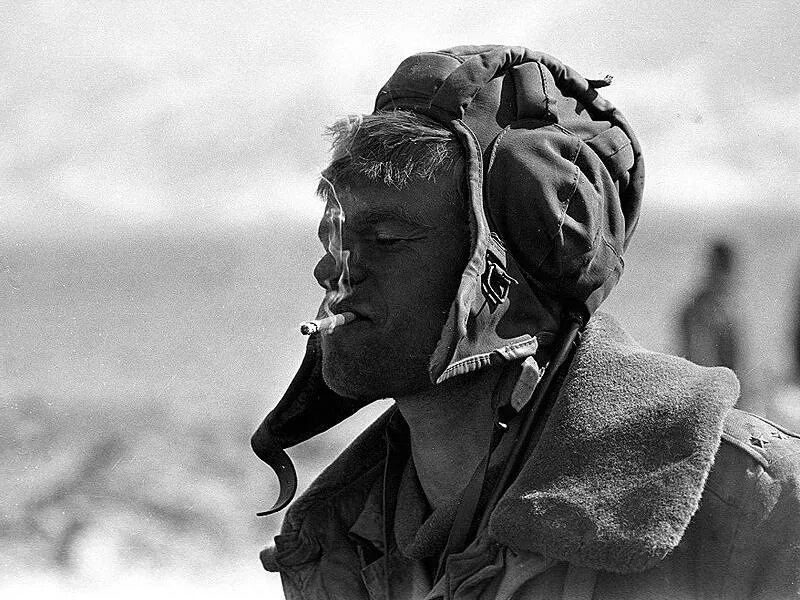 кто сказал что надо бросить песни на войне. великая отечественная война бойцы ркка. ю непринцев отдых после боя. музыка после боя. кто сказал что после боя сердце просит музыки вдвойне.