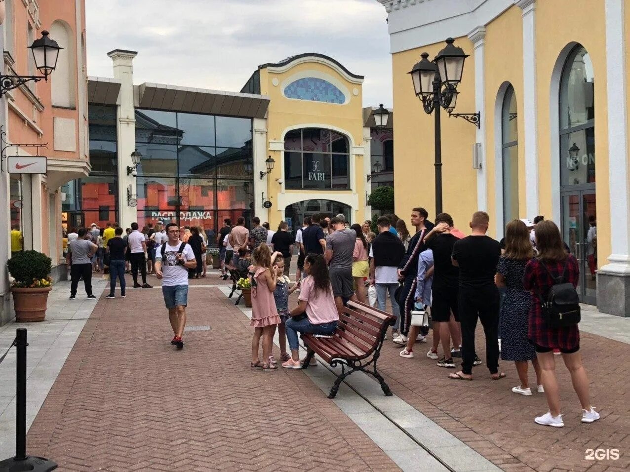 Outlet village котельники. Аутлет Вилладж Котельники. Аутлет белая дача Котельники. Новорязанское шоссе 8 аутлет белая дача. Котельники белая дача Атлет.