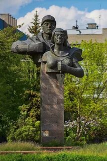 Памятник строители
