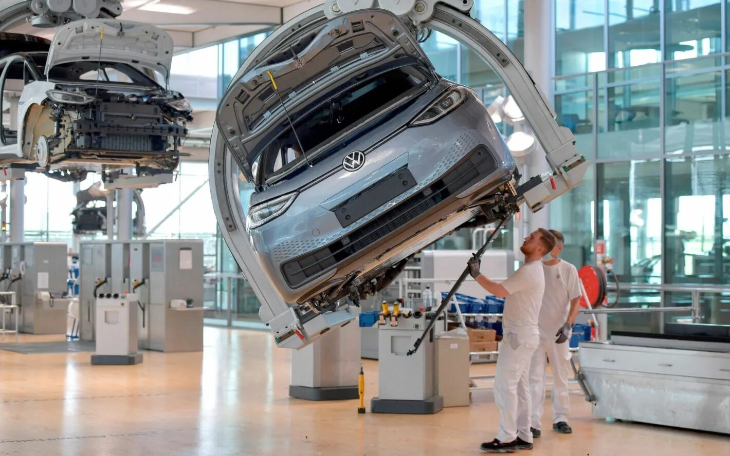 Volkswagen робот. Автомобильная промышленность Германии. Завод Volkswagen. Завод Фольксваген роботы. Китайский завод Фольксваген.