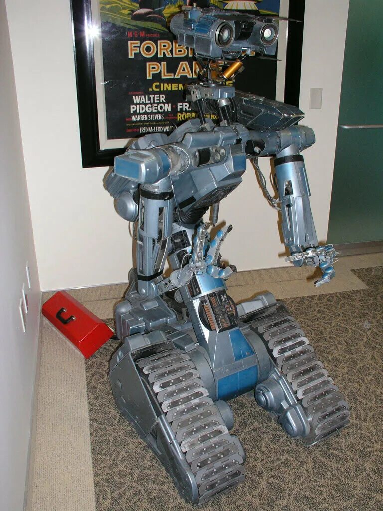 Боевой робот 5. Short circuit johnny 5 робот. johnny 5 короткое замыкание.