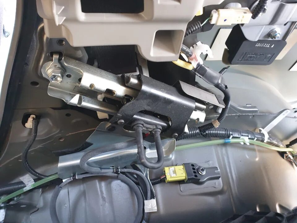 Скрипит прадо 150. Сепаратор toyota prado 150. крепление заднее сидение прадо 150. prado 150 тросик задняя сидушка. снятие задних сидений ленд крузер прадо 150.