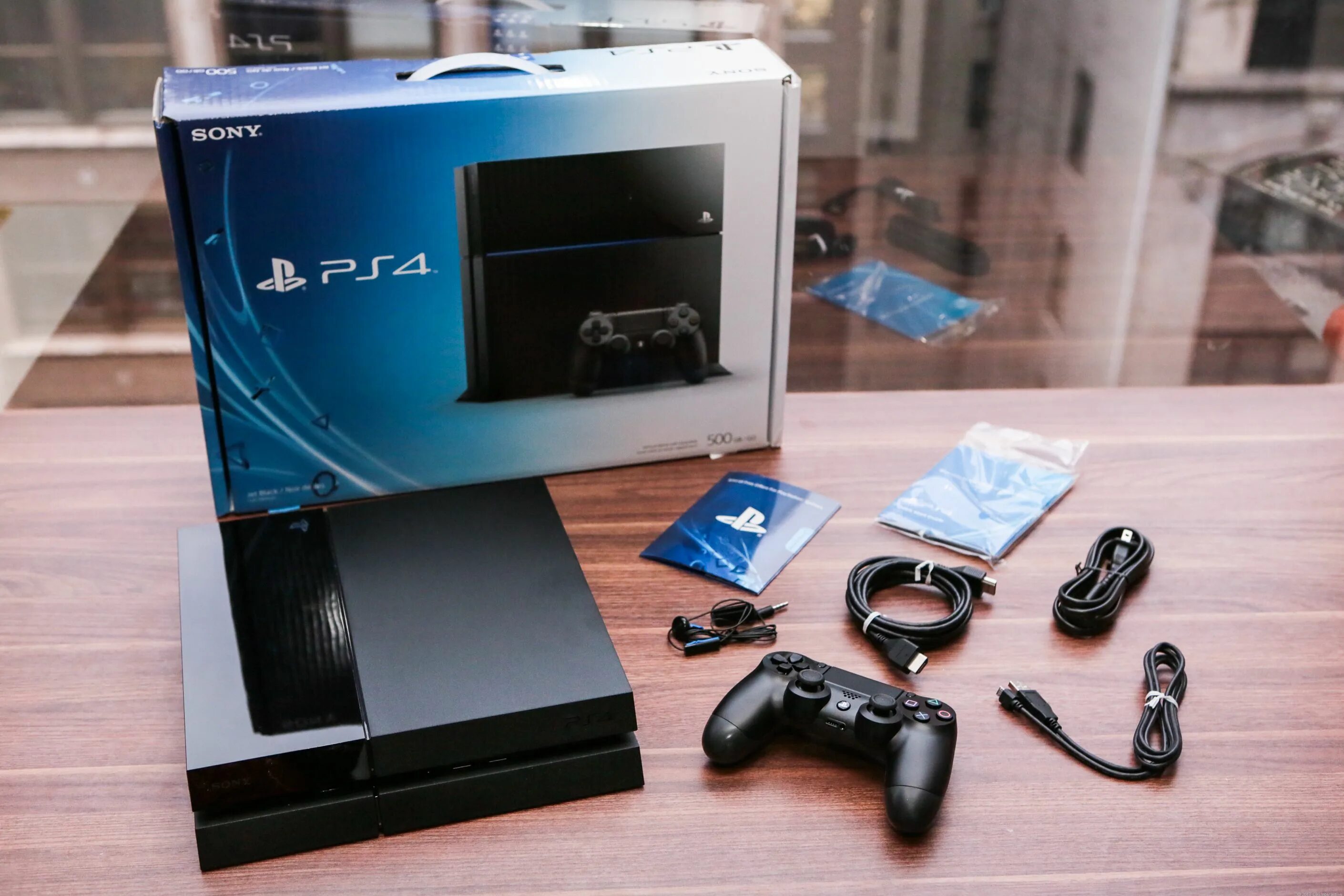 Когда вышел плейстейшен 4. Сони плейстейшен 4. sony playstation 4 sony. sony playstation 4 комплектация. sony playstation ps5 коробка.