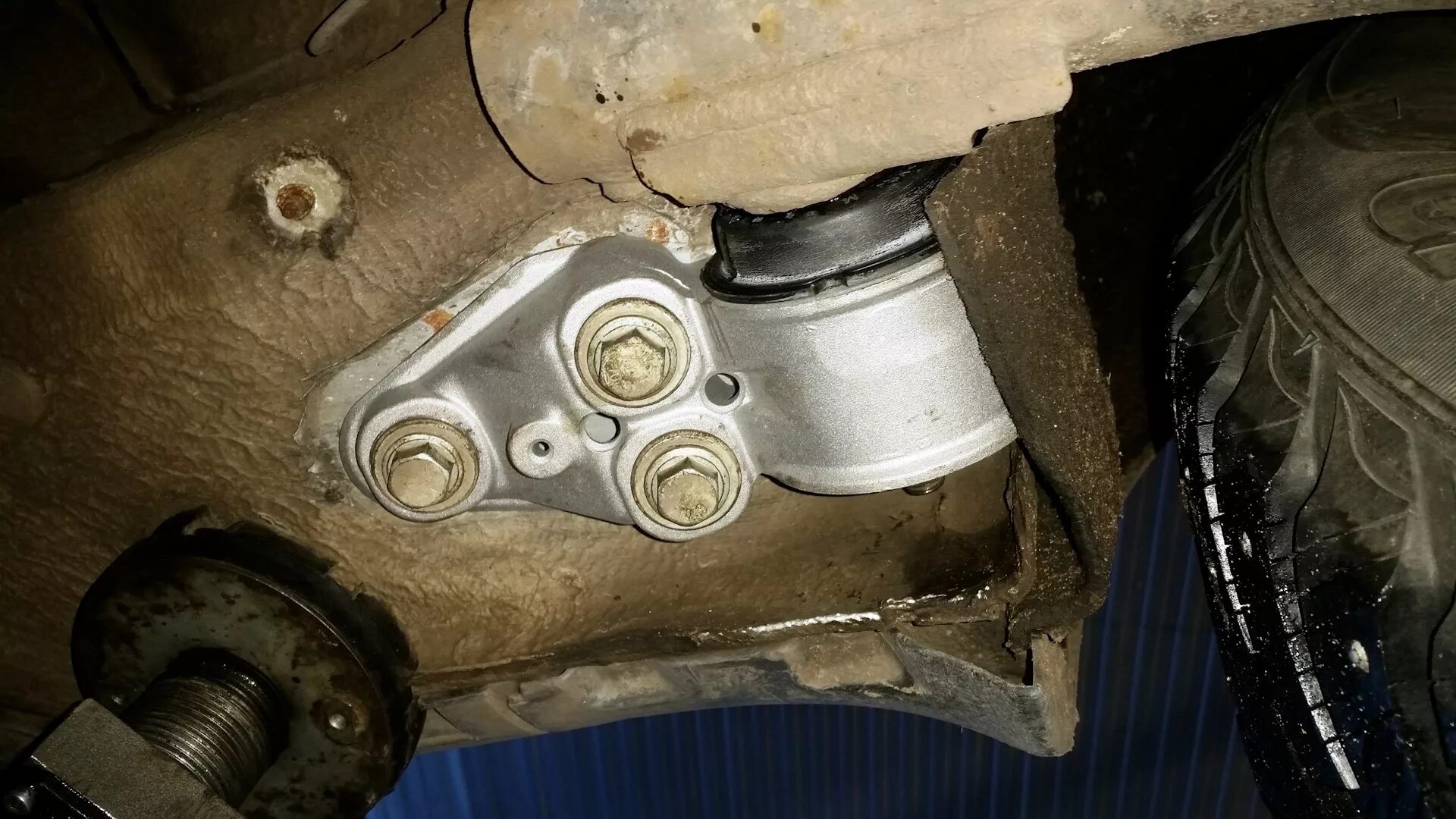 сайлентблок переднего рычага ауди а6. сайлентблок переднего нижнего рычага ауди а4 б6. сайлентблоки переднего подрамника ауди а6 с5. сайлентблок передний ауди а4 б5. задние сайлентблоки ауди а6.