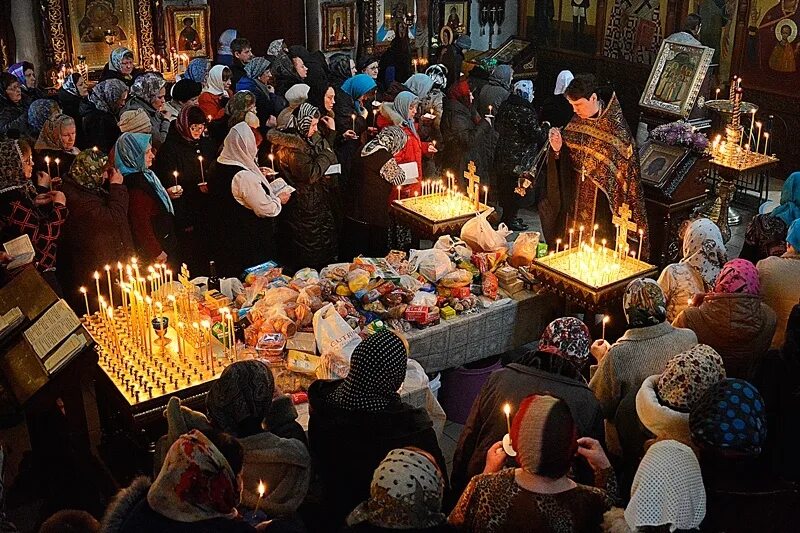 Что можно принести в церковь в пост. Радоница панихида. Панихида в храме. Поминальная служба в церкви. Поминальный стол в церкви.