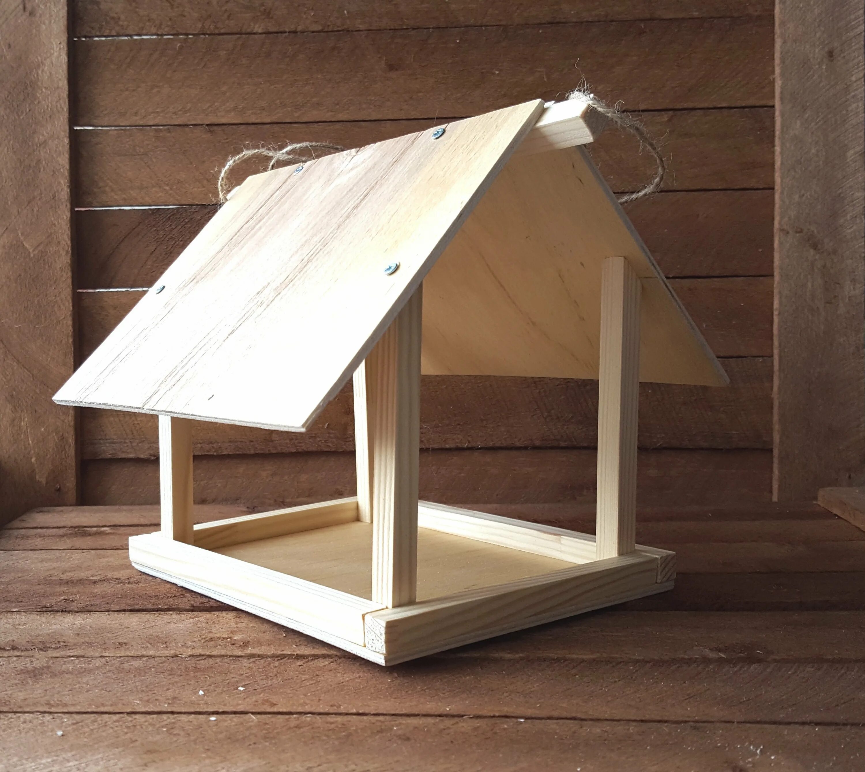how to build a wood bird house in 2025 Wooden bird feeders, Wood bird feeder, Bi