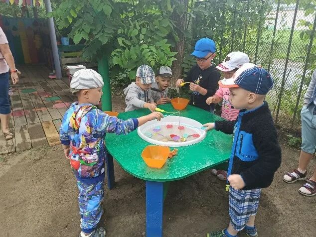 Уровень конкурсов в саду. Лучший участок детского сада конкурс. Летние игры на участке в детском саду. Конкурс участков в детском саду летом. Конкурс на лучший участок в детском саду летом.