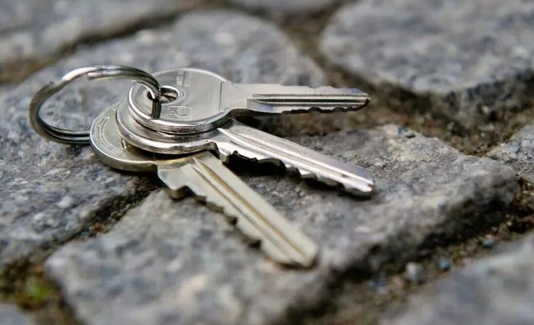 Потерял ключи. Потерял ключи. Ключи от двери во сне. К чему снятся во сне ключи ключи. Потерял ключи от квартиры.