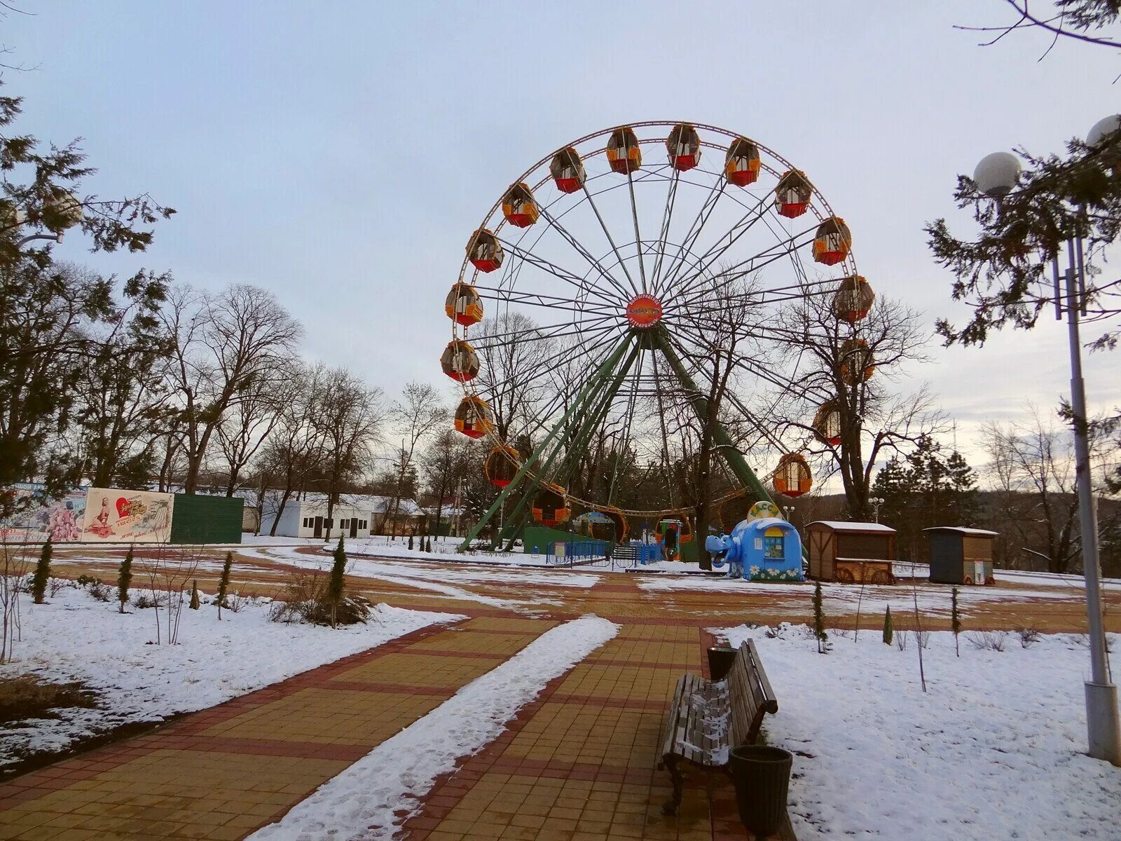 Майкоп Центральный парк. Парк Майкоп Горпарк зимний. Городской парк города Майкопа. Горпарк майкоп