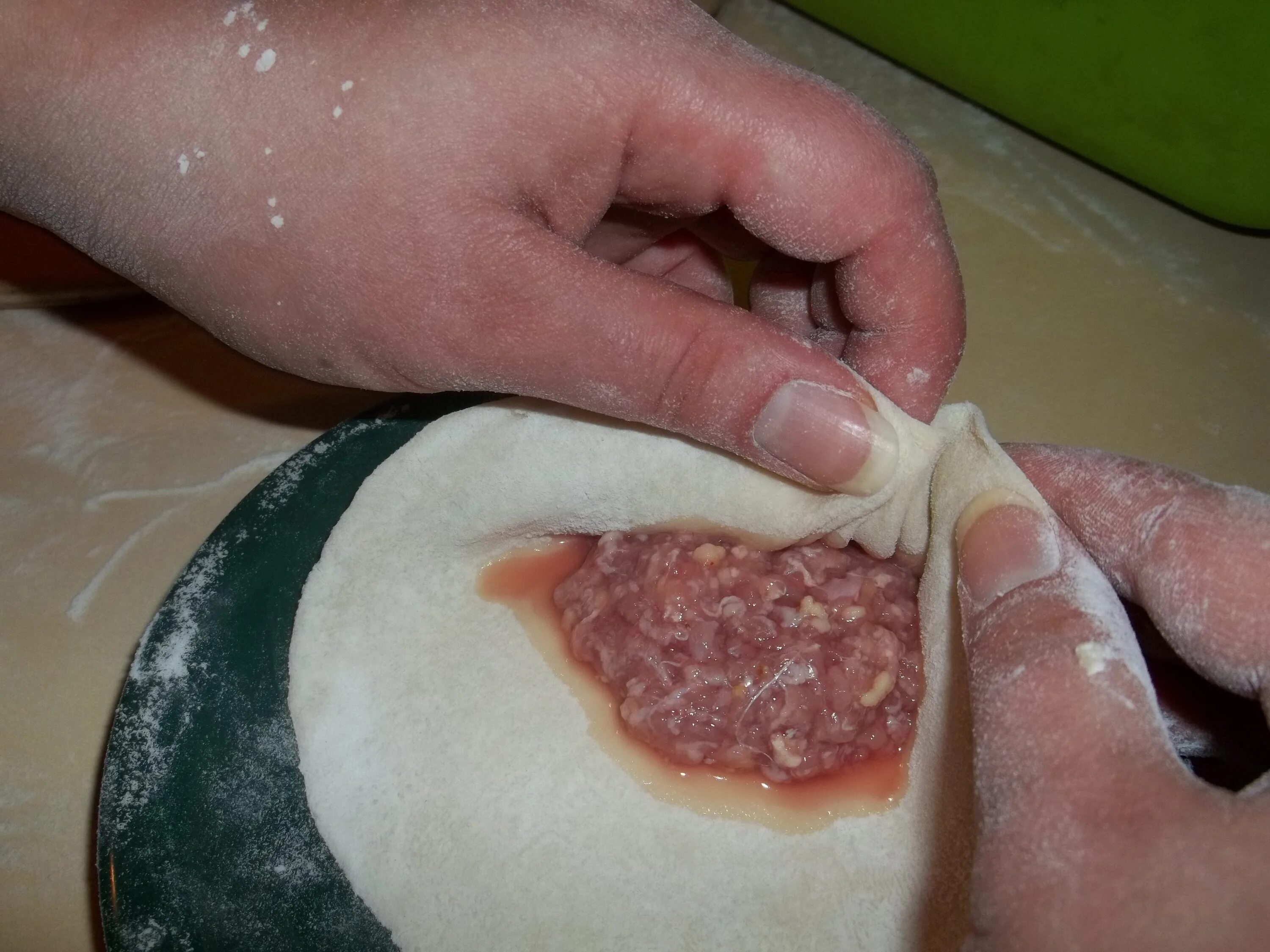 Тест для хинкали рецепт. Кепка хинкали. Осетинские хинкали. Хинкал грузинский хинкали. Тесто для хинкали.