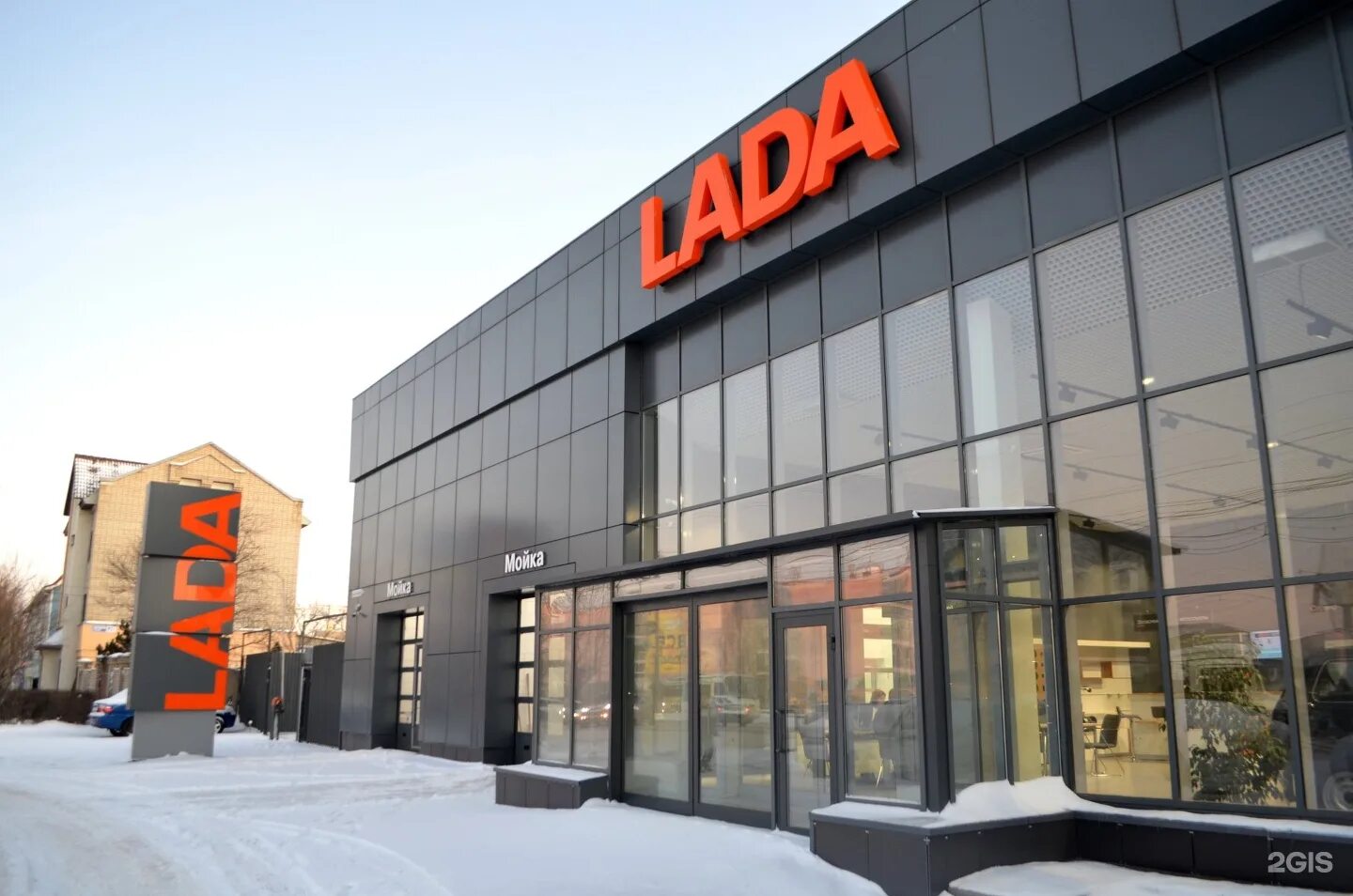 Ленинградский 33 ярославль автосалон. Официальный дилер лада в ярославле. Автомир мульти ярославль. Автомир богемия дмитровка. Автомир мульти ярославль.