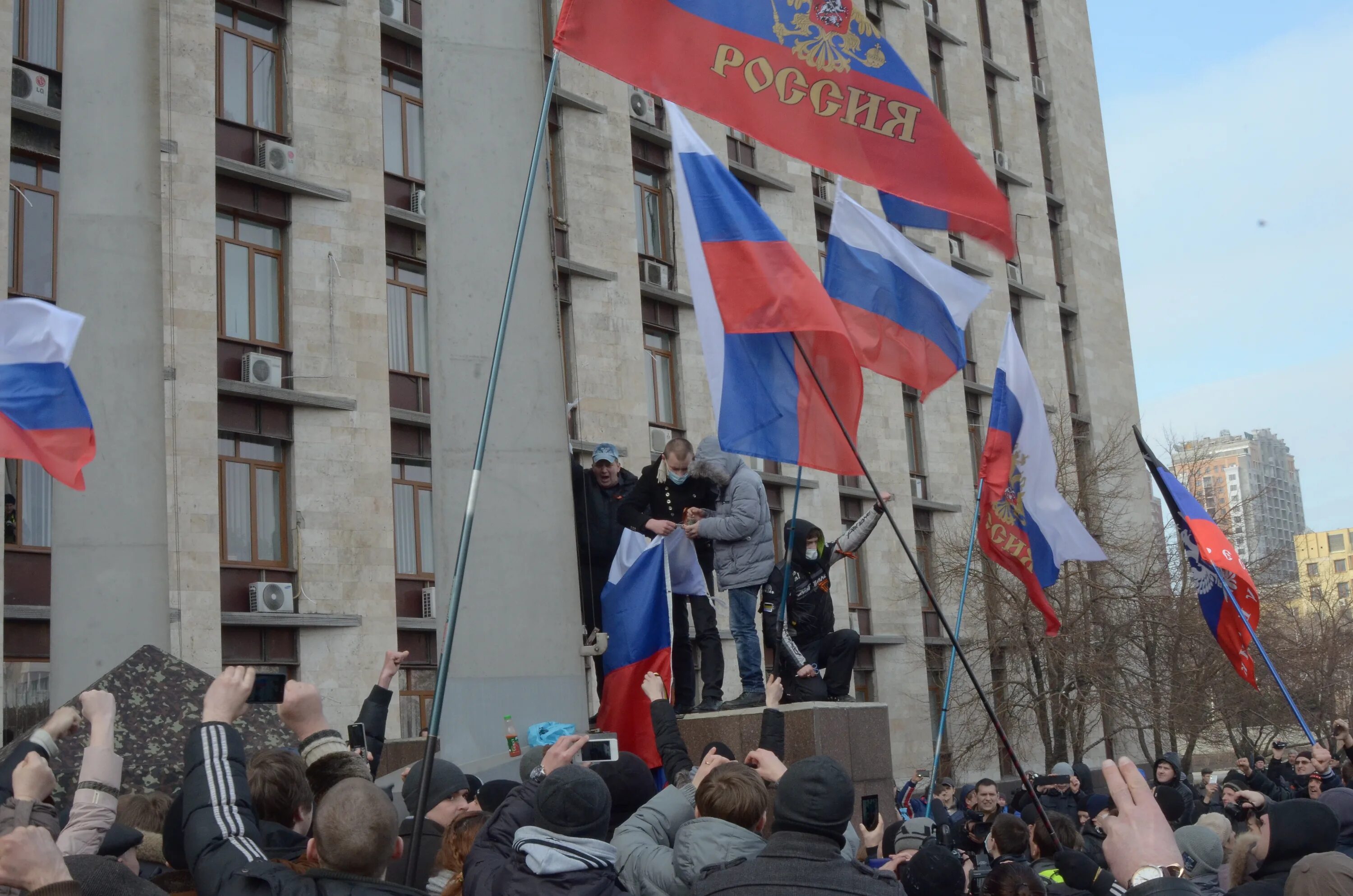 Митинг Донецкая народная Республика 2014. Донецкая народная Республика 2014 ОГА. Донецк 7 апреля 2014 митинг. Митинг Донецк, апрель, 2014. Митинги 26