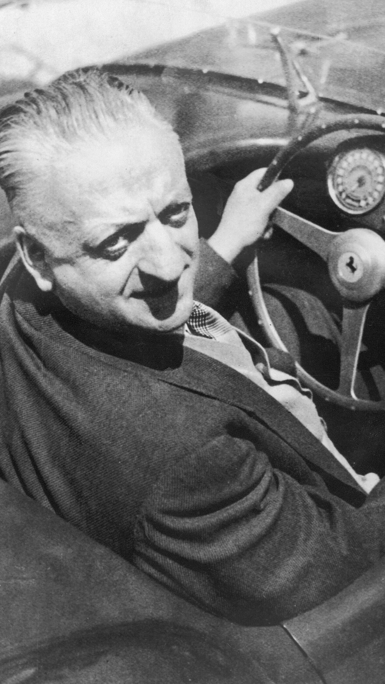 Энцо феррари 1956. Энцо биография. Энцо феррари enzo ferrari. Энцо феррари в молодости. Энцо биография.
