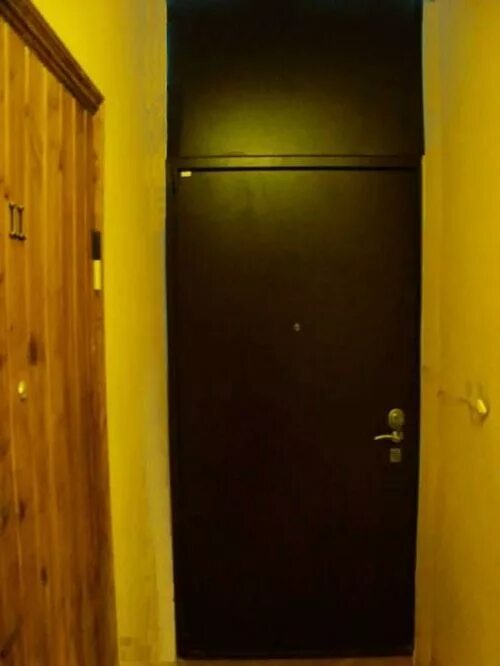 входная дверь в коридоре. отделка проема входной двери. входная дверь в хрущевку. входная дверь хрущевка. входной проем в хрущевке.