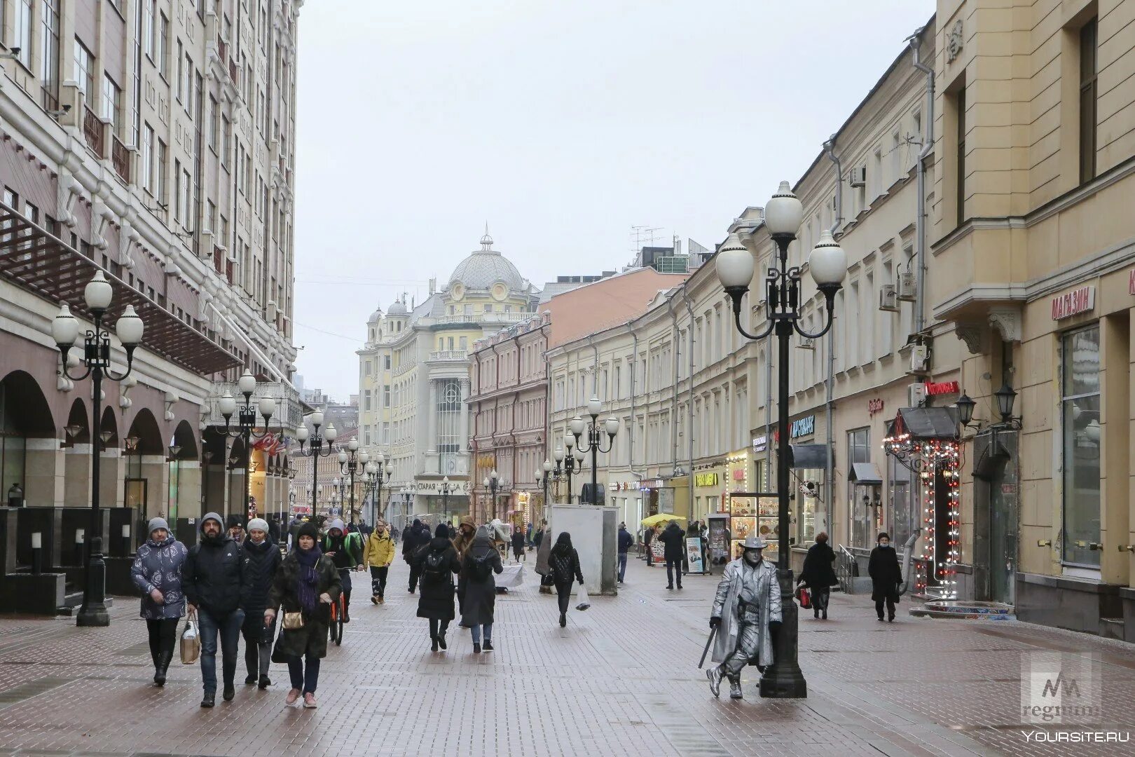 Центр москвы арбат. Арбат пешеходная улица. улица арбат в москве. арбат москва 2021. пешая улица арбат москва.