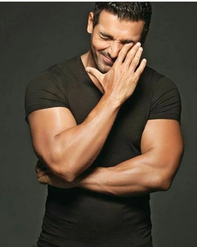 Самого сильных парней. Джон Абрахам. John Abraham body. Джон Абрахам улыбка. Брутальный мужчина.