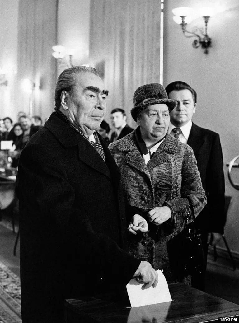 Брежнев семья. Брежнев семья. Брежнев семья. Брежнев семья. Брежнев 1964.