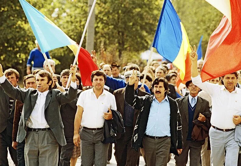 Правил молдова. Народный фронт Молдовы 1989. Митинг народный фронт Кишинев 1989. Независимость Молдавии 1991. 1991 Год независимость Молдовы.