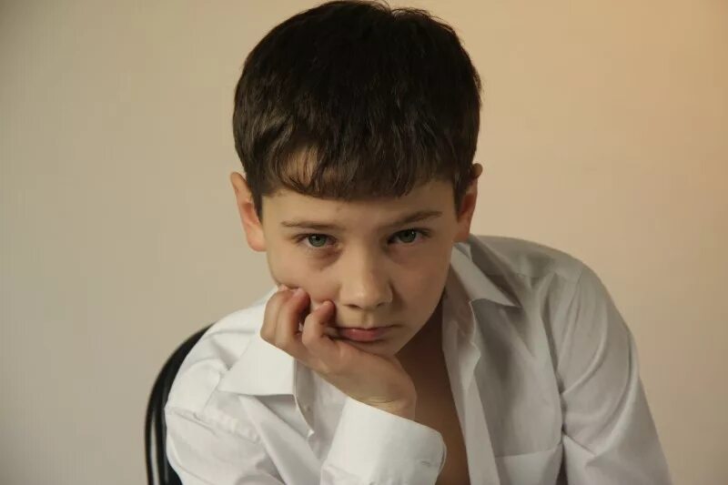 Luzga мальчики dr. Sean o donnell 20 лет. Ar boys vs ak boys. Ребенок в белой футболке. Майка для мальчика.