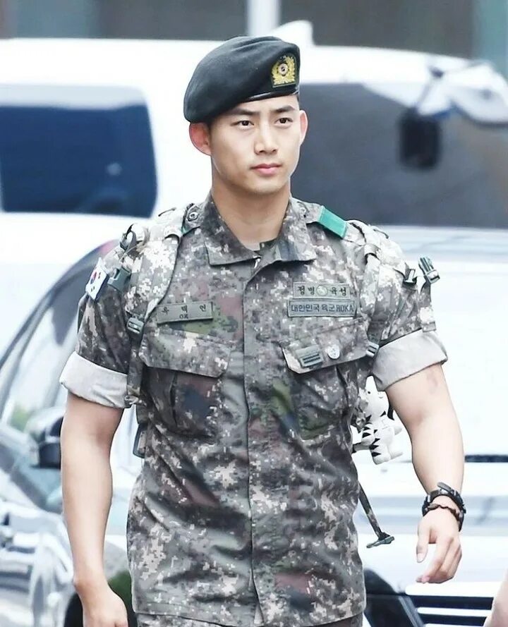 вьетнамские девушки в форме. сон чжун ки корейский актёр. пак хён-шик в армии. девушки в форме сс. хён бин в форме.