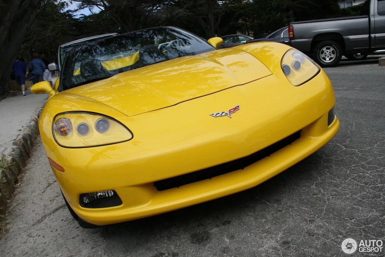 Chevrolet Corvette с6 Cabrio желтая