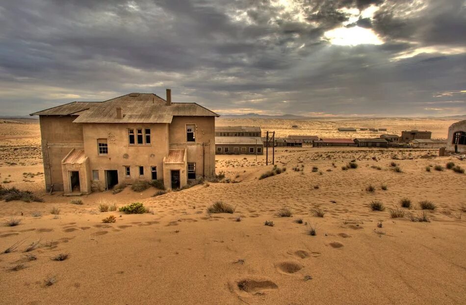 Город-призрак Колманскоп в пустыне Намиб. Пустыня – город-призрак, Колманскоп, Намибия. Колманскоп город-призрак в Намибии. Колманскоп (Kolmanskop), Намибия.