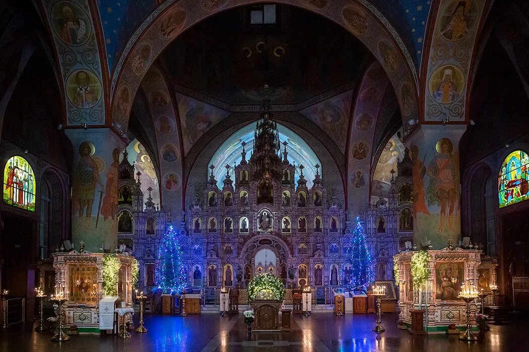 богослужение фото. священник храм рождества богородицы лазаревское. богослужения в храмах щелково. троицкий собор щелково внутри. архиерейский собор 2000 года.