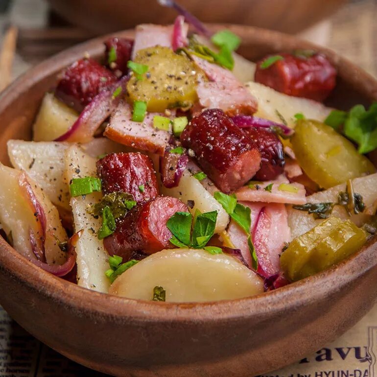 немецкий картофельный салат с огурцами. немецкий картофельный салат с огурцами. салат немецкий с картофелем и солеными огурцами. немецкий картофельный салат с огурцами. немецкий картофельный салат с огурцами.