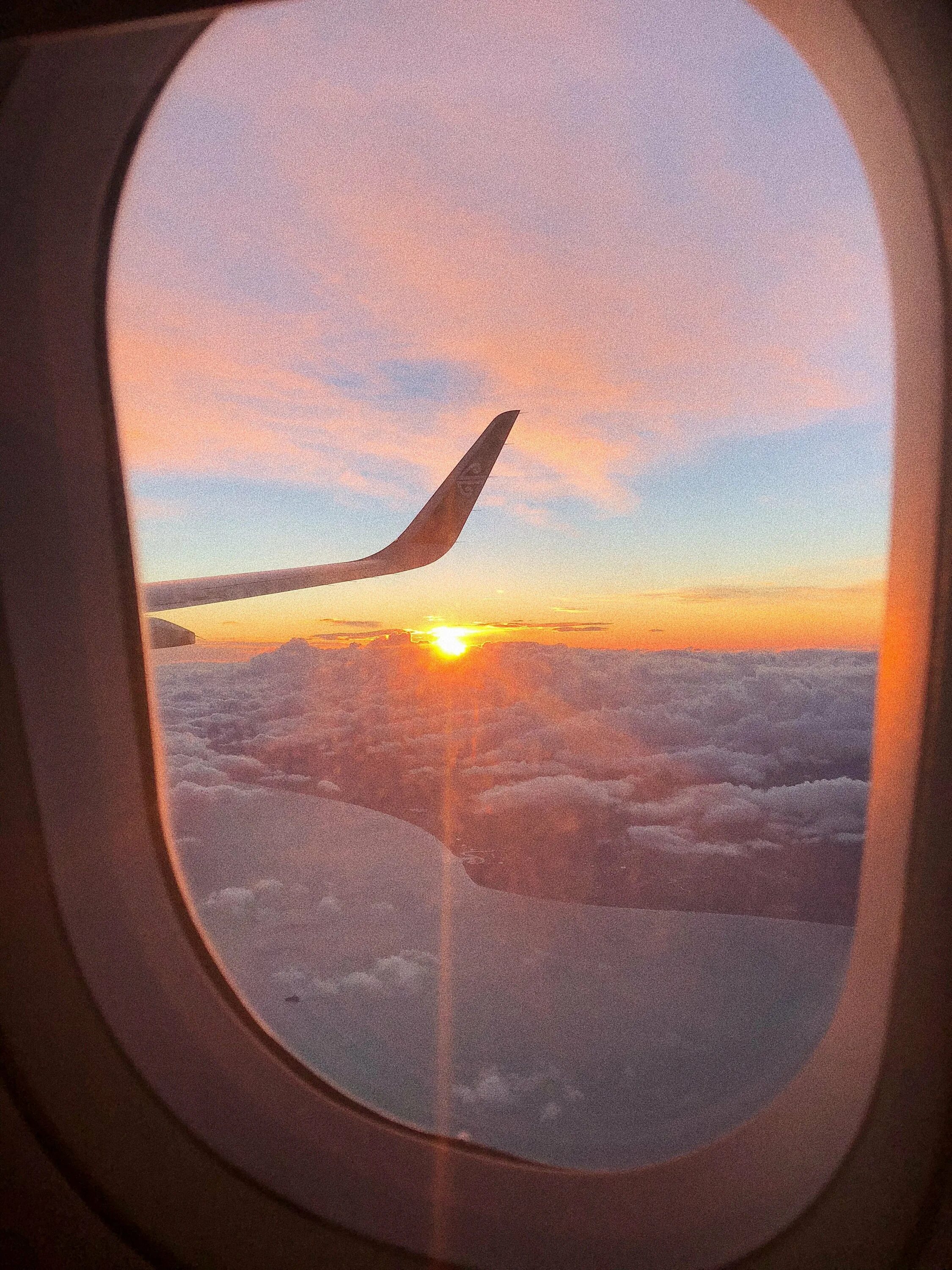 Окно самолета. Окно самолета. Летающая окно. Летающая окно. Красивый вид из самолета.