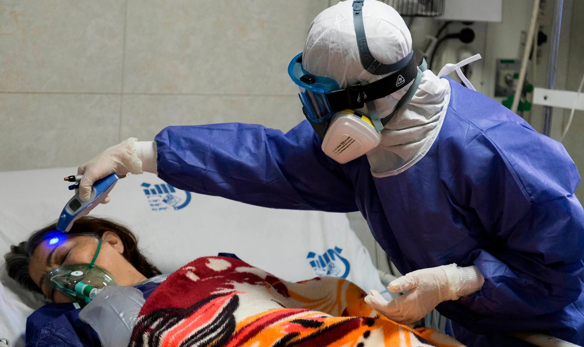 Цитокиновый шторм последствия. Заразных люди в больнице. Врачи заразившиеся коронавирусом. Последствия переболевших коронавирусом. Последствия переболевших.