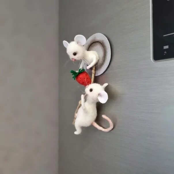Включи мышонок дим. Мышки воришки магнит на холодильник. Мышки воришки магнит на холодильник мастер класс. Мышь в холодильнике. Магнит мышка на холодильник.
