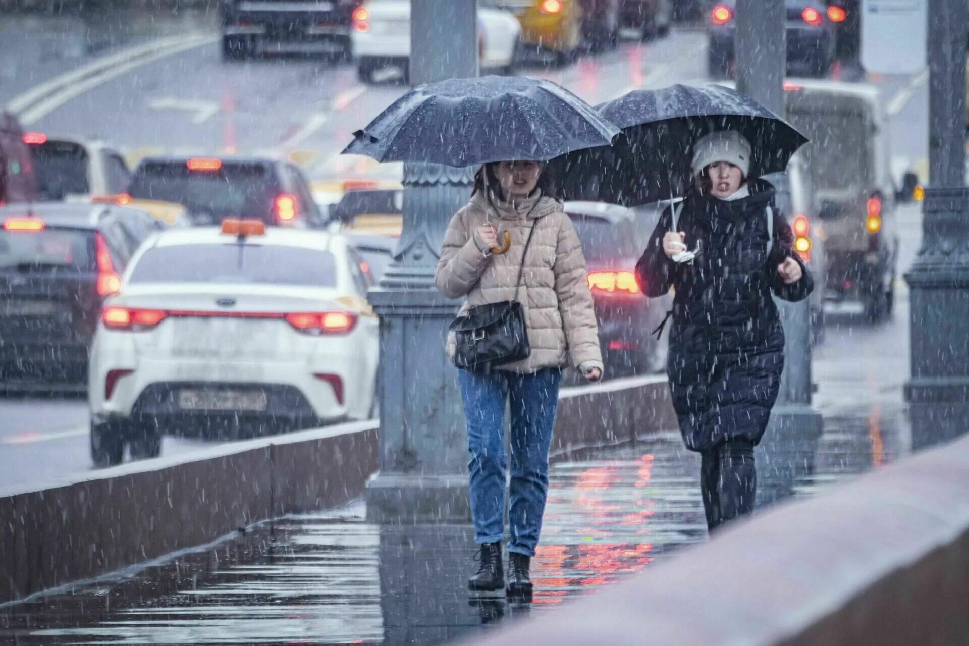 Мокрый снег. Снег с дождем. Дождь зимой. Мокрый снег в Москве.