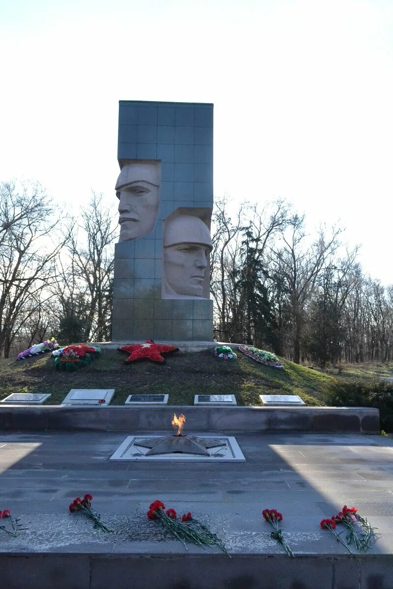 Село Донское Труновский район Ставропольский край. Вечный огонь Донское Труновский район. Село Донское Ставропольский край достопримечательности. Село Донское Ставропольский край парк.