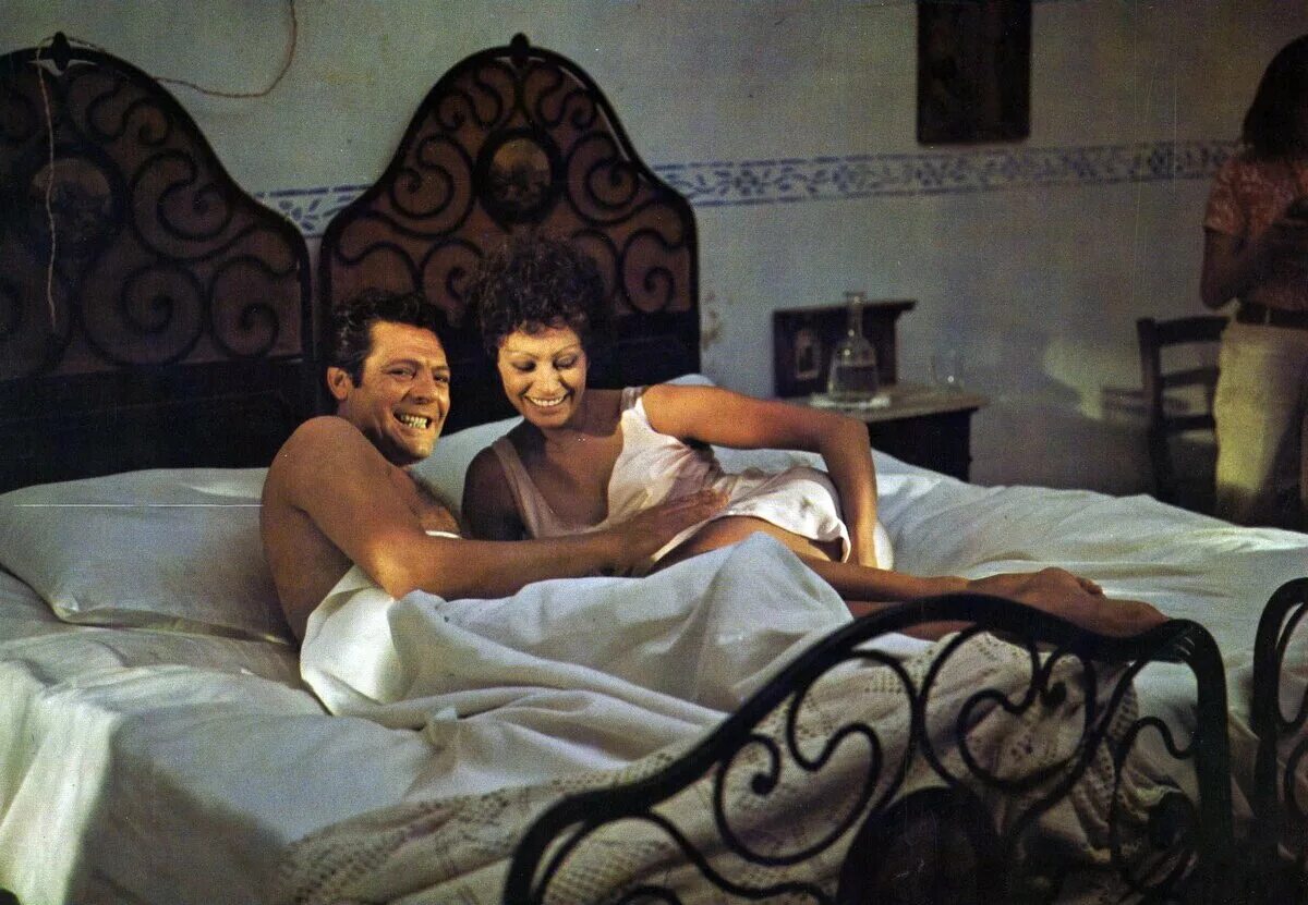 Кинофильм подсолнухи софи лорен. Кинофильм подсолнухи софи лорен. Марчелло мастроянни подсолнухи. Марчелло мастроянни подсолнухи. Кинофильм подсолнухи софи лорен.